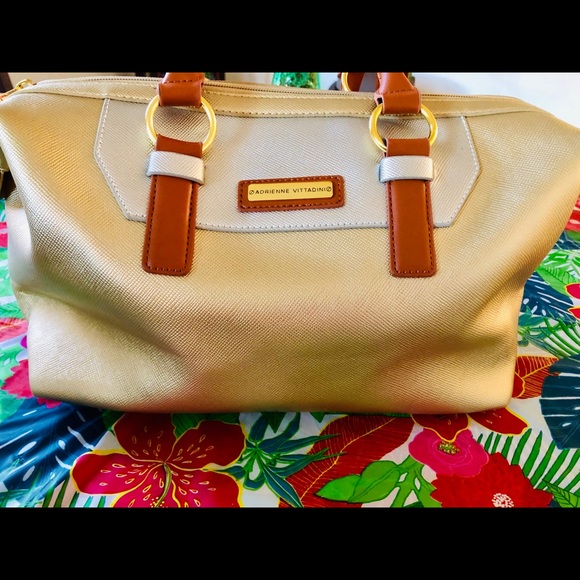 Adrienne Vittadini- “Saffiano Collection” handbag - Picture 7 of 8